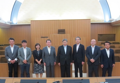 新ひだか町議会での集合写真