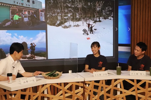 写真：山本知事と貝之瀬夫婦の収録風景