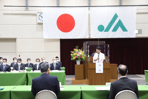 写真：群馬県農業協同組合中央会にて挨拶をする山本知事