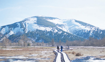 残雪期の至仏山の写真