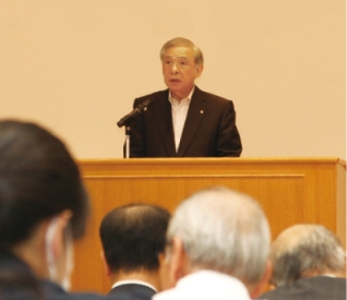 県地域自殺対策トップセミナーであいさつする大澤正明知事（8月23日）の写真