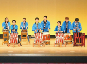 和太鼓の演奏の様子写真