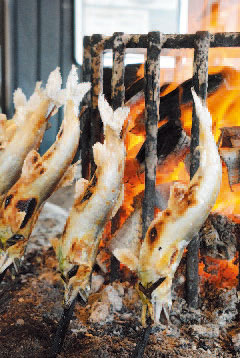 自然の恵みを生かした食事のイメージ写真