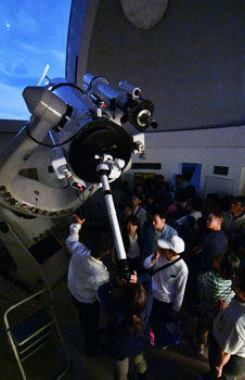 65センチ望遠鏡を使った天体観望の画像