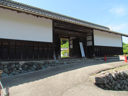修復が完了した長屋門の写真 修復が完了した長屋門の写真