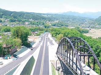 開通した岡崎インターチェンジ（東吾妻町）の画像