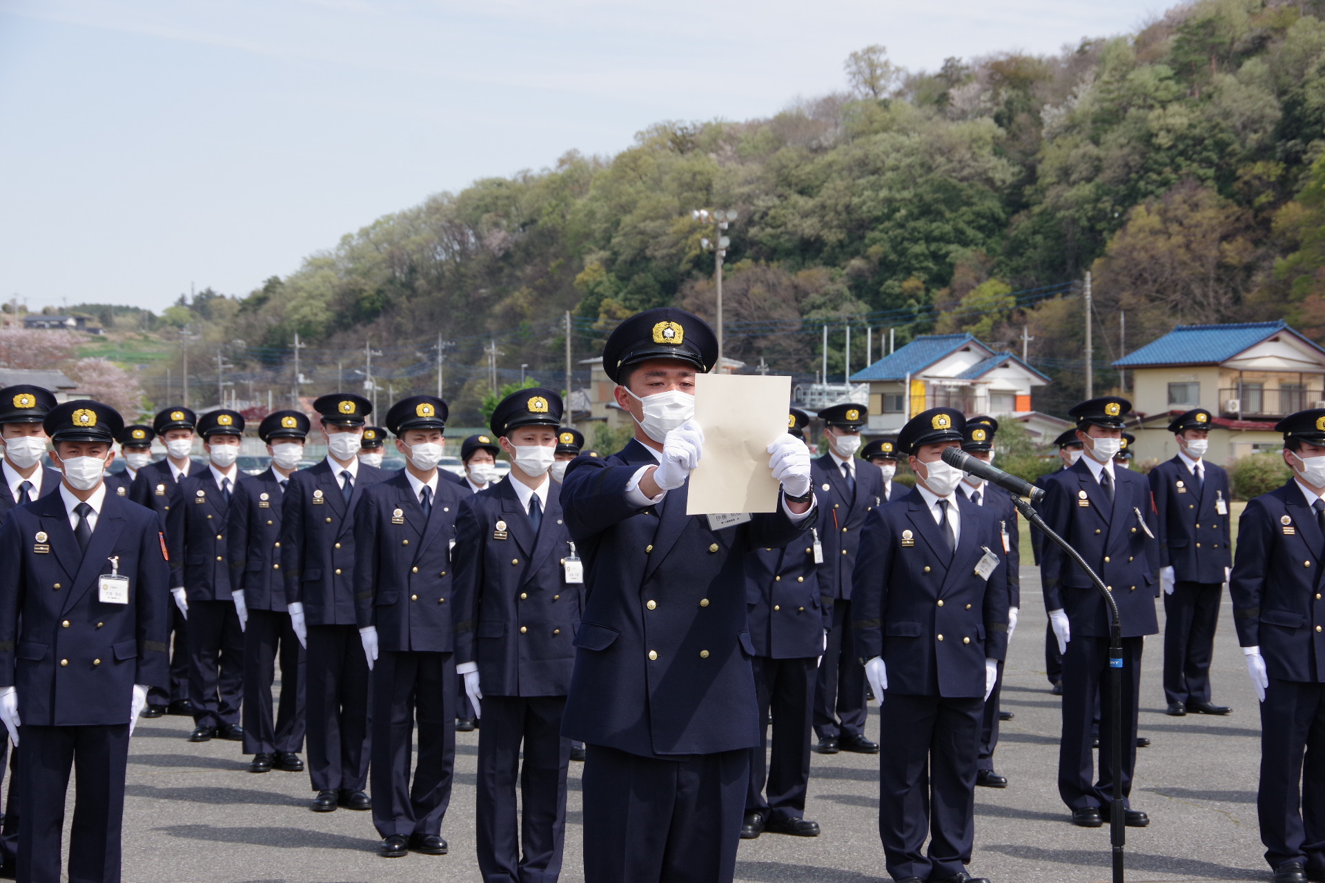 学生宣誓をする学生の写真