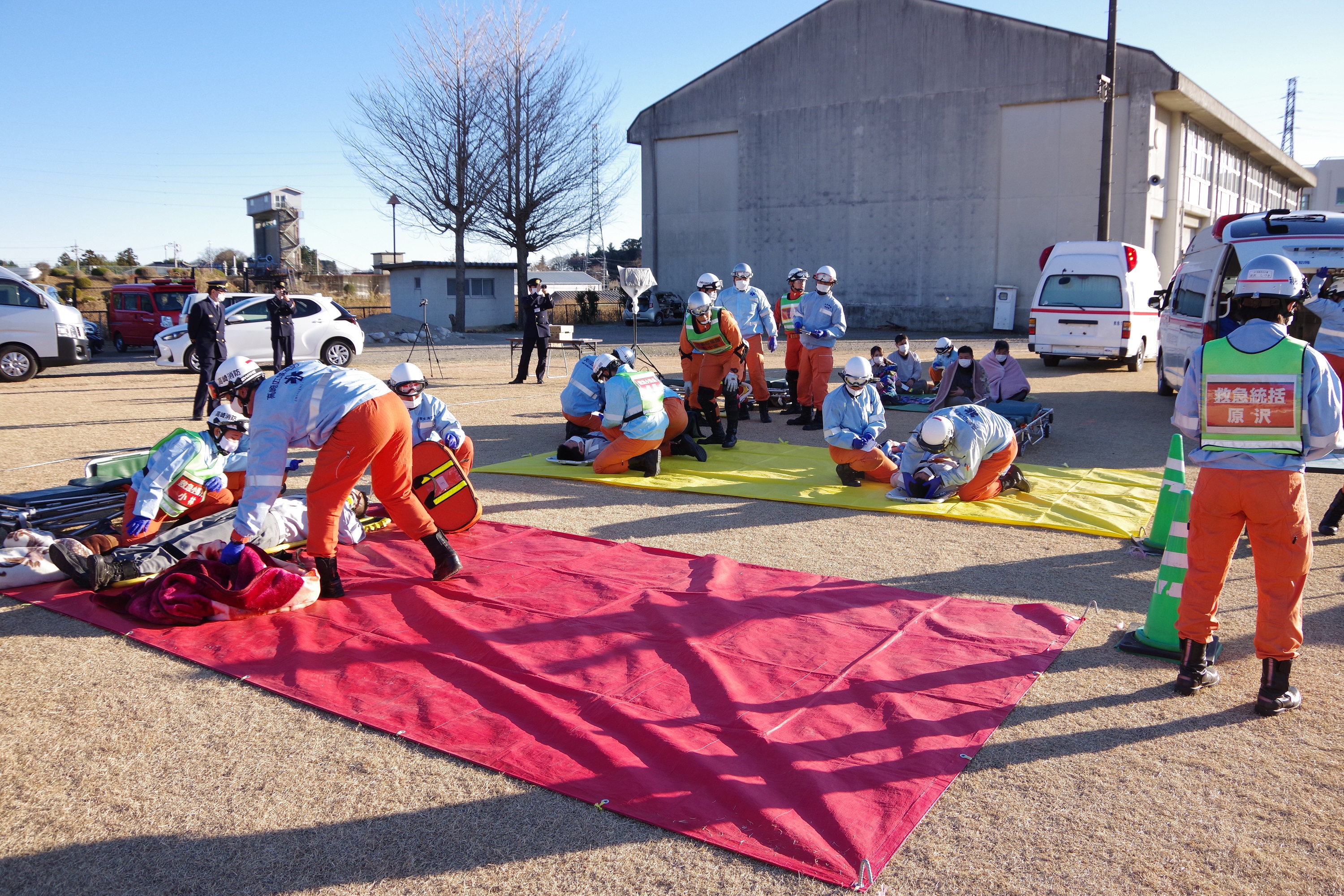 震災想定訓練（救護所設置）の写真