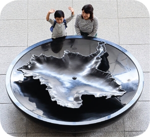 1階エントランス・噴水の写真