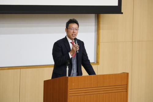 意見交換をする牛木議員画像