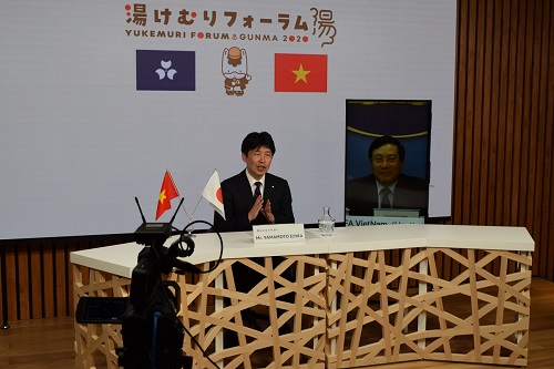 ミン副首相と会談する山本知事の写真