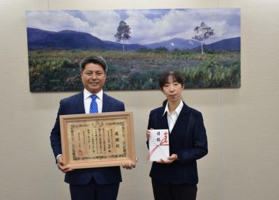 株式会社クスリのマルエ寄附金受納式の写真