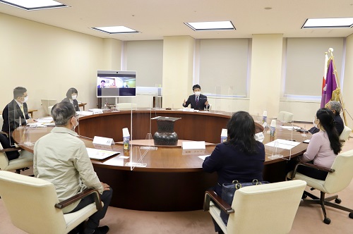 写真：座談会の様子