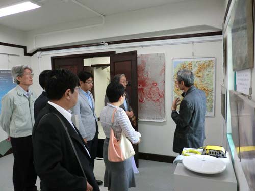 画像：東京大学地震研究所浅間火山観測所の視察の様子の画像1
