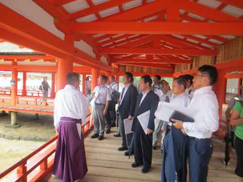 写真：厳島神社の調査の様子