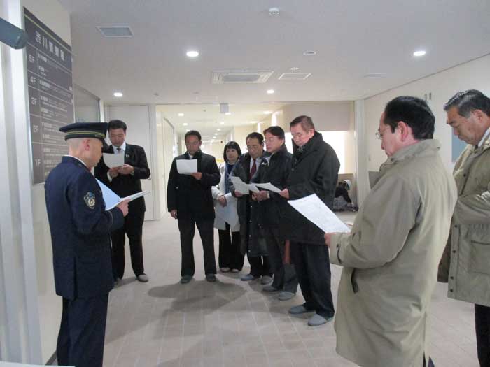 写真：渋川警察署での調査の様子