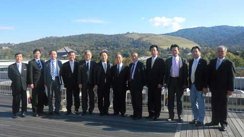 写真：奈良県議会での調査の様子
