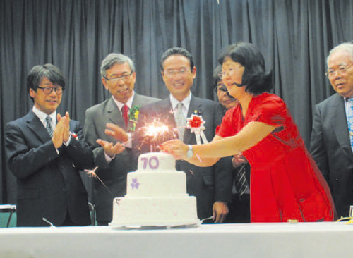 在伯群馬県人文化協会創立70周年記念式典祝賀会の様子写真