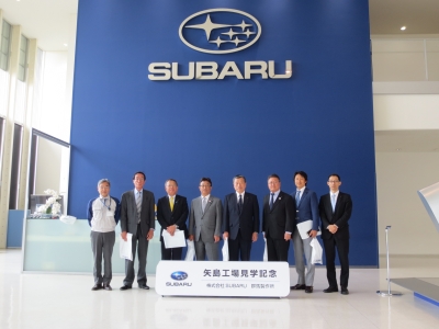 ＳＵＢＡＲＵビジターセンターにて集合写真