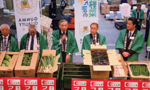 築地市場でのＰＲの写真