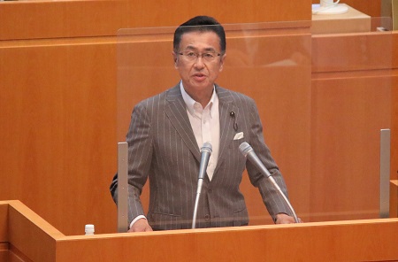 委員長　大和　勲　の委員長報告の写真