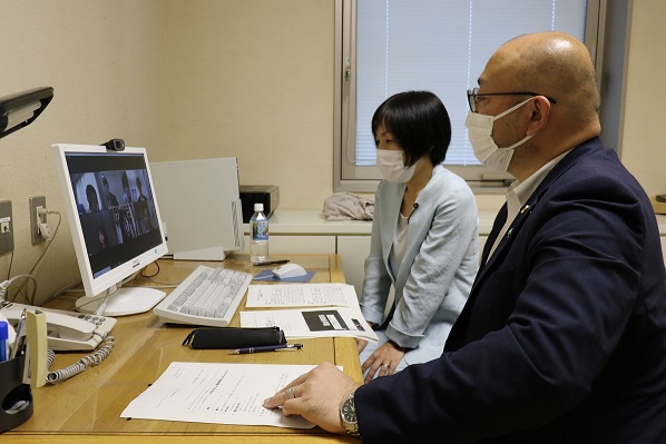 意見交換加賀谷議員・神田議員写真