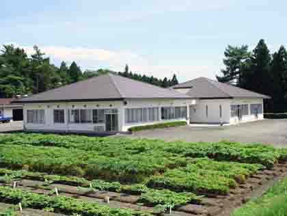 こんにゃく特産研究センターの本館建物の写真