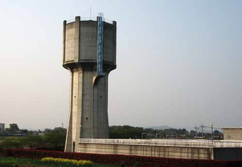 写真:東毛工業用水道事務所 高架水槽