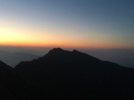 茂倉岳山頂より谷川岳を望む写真