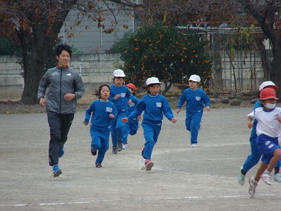 神流小学校走り方の伝授の写真