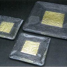 「金彩角皿」