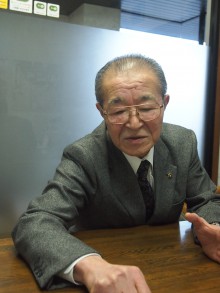 設計・開発について説明する松木さんの画像