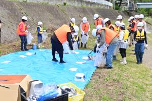 河川敷散乱ごみ状況確認（上流）の写真3