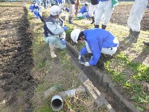 水路簡易補修の様子画像