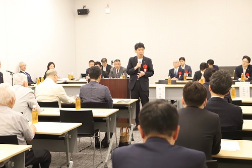 来賓挨拶をする山本知事