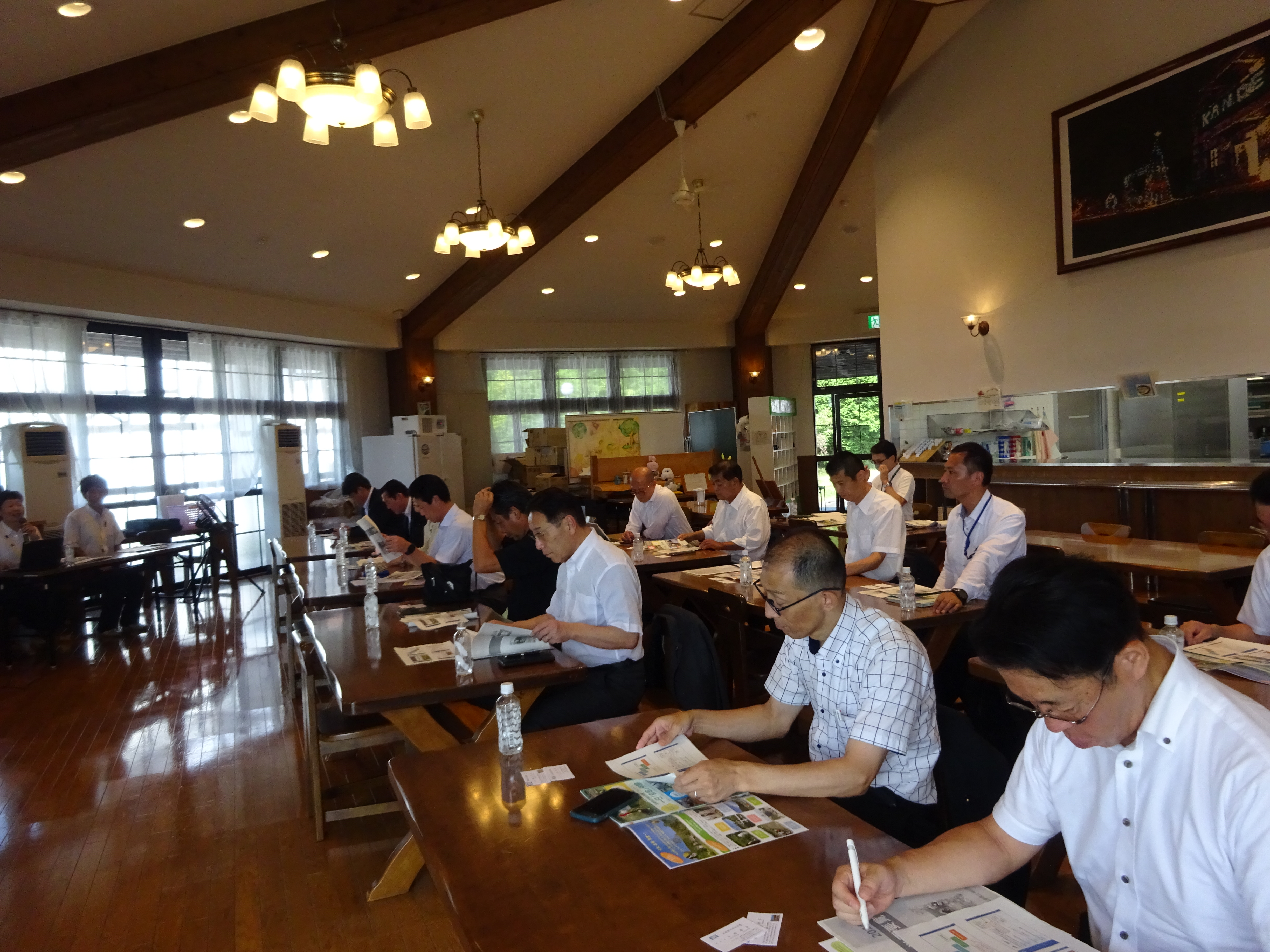 兵庫県立神出学園で説明を受ける様子の画像