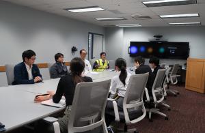 SIAスタッフとの座談会写真