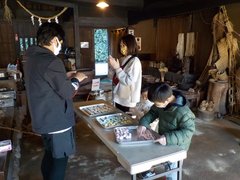 粉をこねる