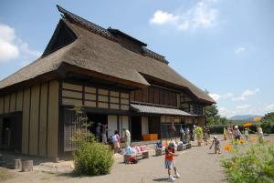 秋の民家