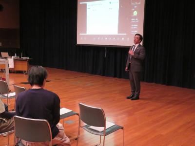 講演の様子写真