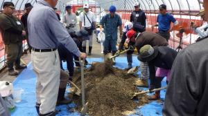 ぼかしづくりの実習の様子写真2