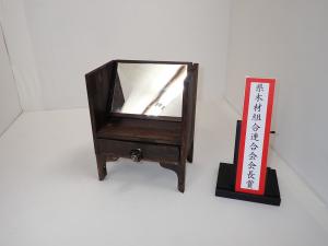 令和７年度木工工作コンクール群馬県木材組合連合会会長賞作品「ドレッサー」の写真