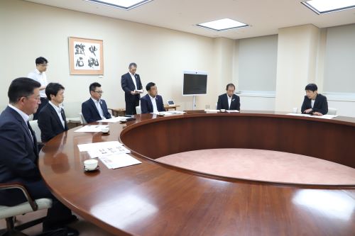 挨拶をする山本知事