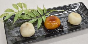 三種の焼き団子　きのこと味噌バターの饗宴の写真