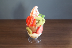 旬のフルーツパフェ～やよいひめ・キウイ～の画像