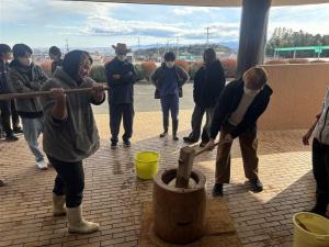 もちつきの様子の写真