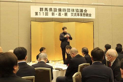 写真：あいさつする山本知事