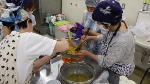 梅ジャムづくりの様子の写真