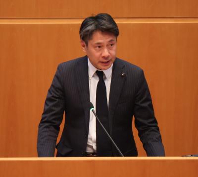 高井委員長の写真