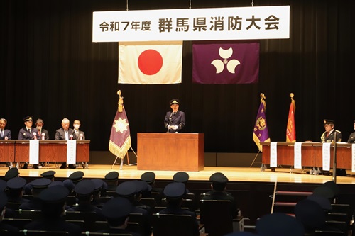 写真：あいさつする山本知事